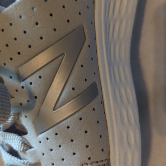 New Balance Tennis Shoes in Gray Size 8.5 - Picture 3 of 6